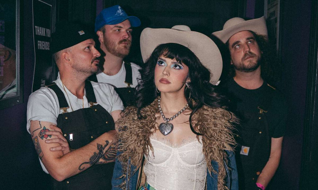 etix Maggie 3932431763287438 1