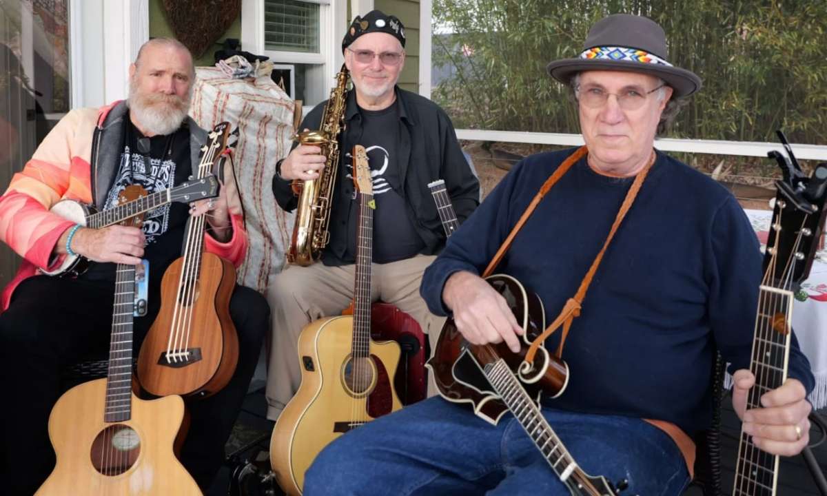 Patio Show: CHA trio